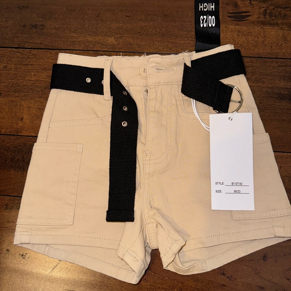 New Blue Savvy Girls Tan Shorts
- XS
